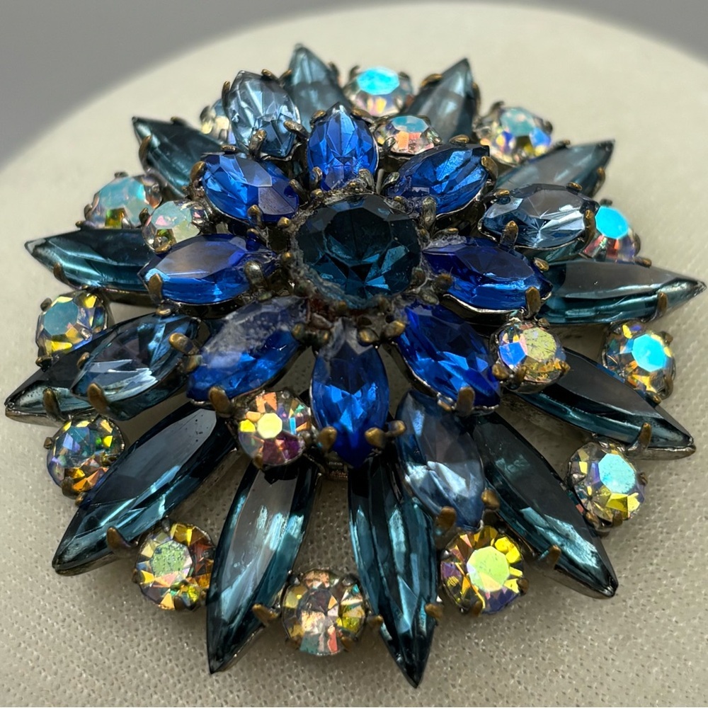 Vintage MCM Blue Rhinestone & Aurora Borealis Sunburst Brooch - Picture 9 of 16